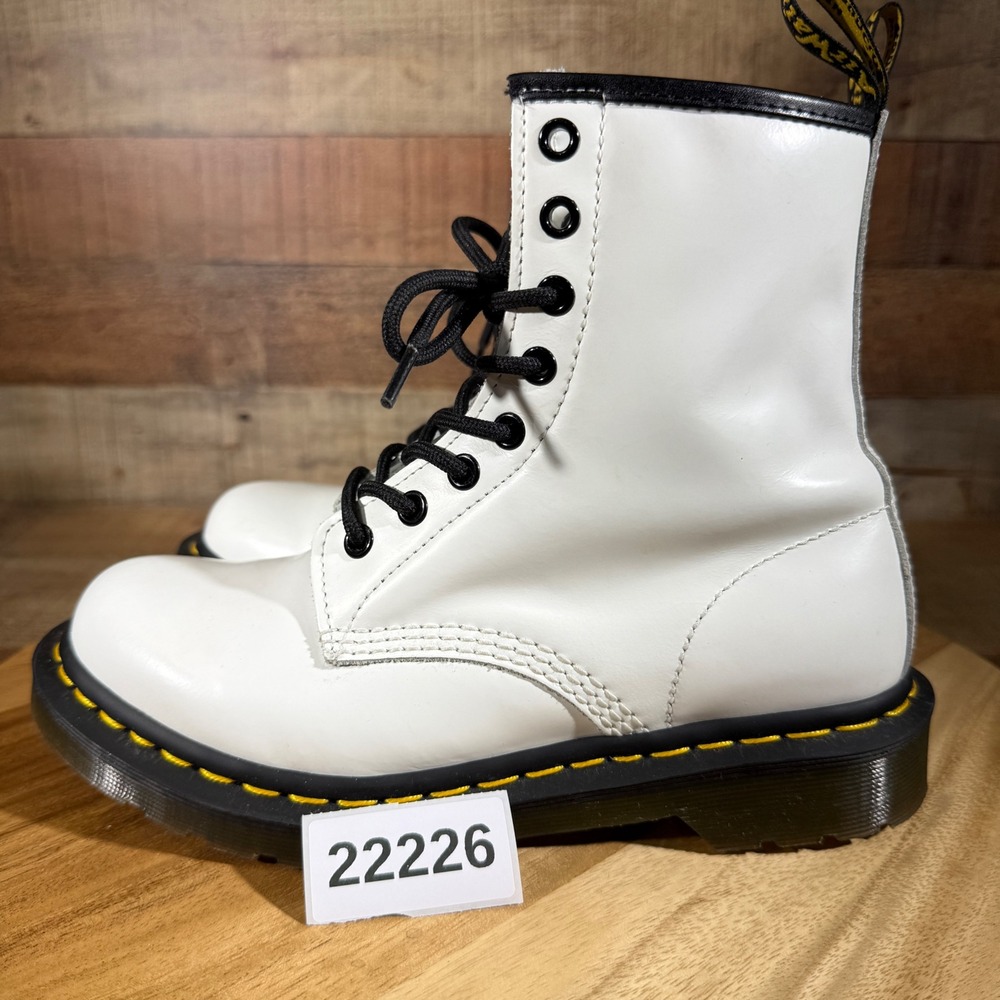Dr. Martens Boots Womens 7 White 1460 Smooth Leather 8-Eye Combat Classic Edgy